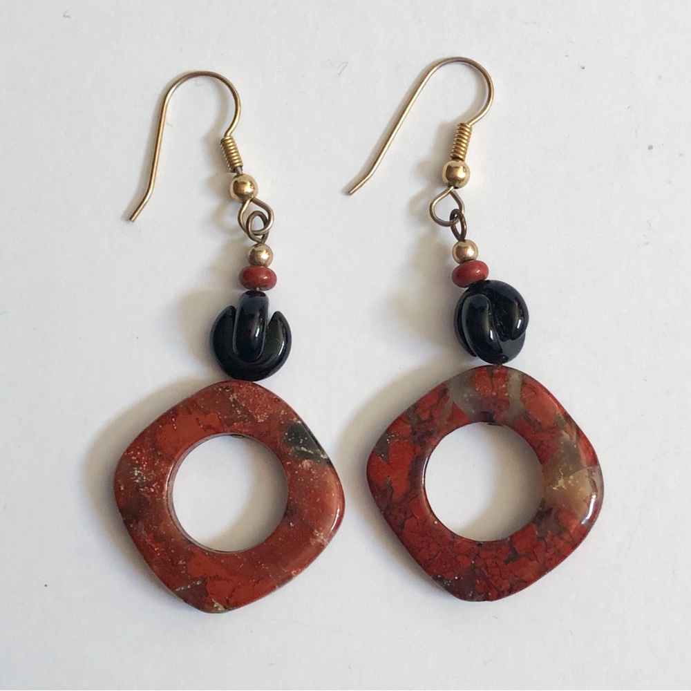 Vintage polished stone jasper? dangle earrings w/ black stone accents - Picture 9 of 10